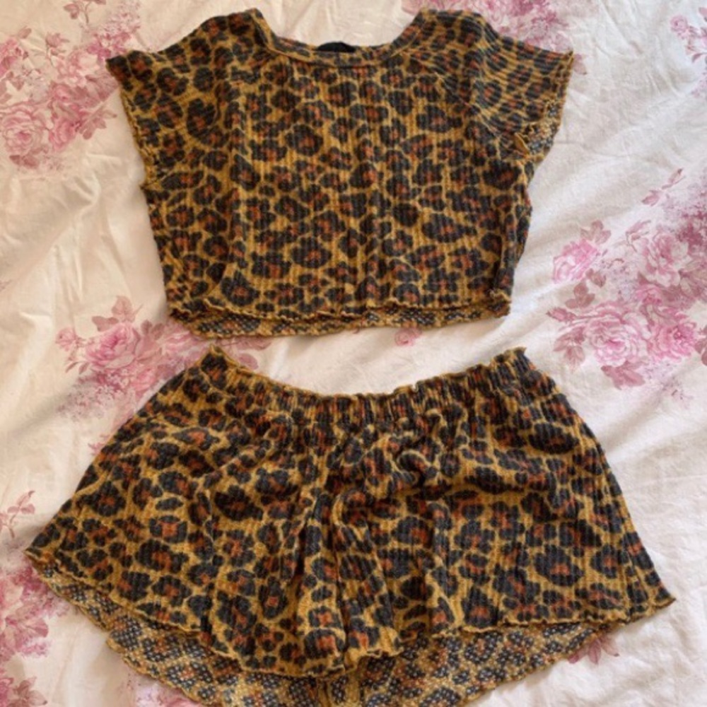 ❌SOLD❌Urban Outfitters Leopard Print Lounge Set 💛 (DEADSTOCK)